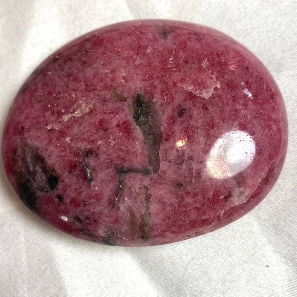 Rhodonite Palm Stone - Picture 3 of 4